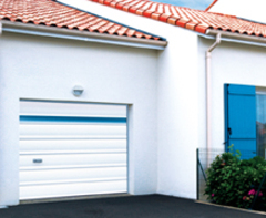 Amarine® de NOVOFERM, la porte sectionnelle PVC au design innovant - Batiweb